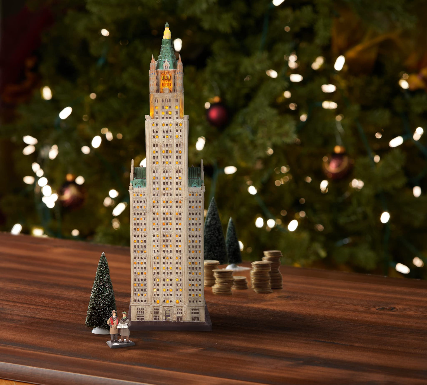 Christmas in The City Village Accessories Art and Architecture Breaking News Figurine, 2.76 Inch, Multicolor