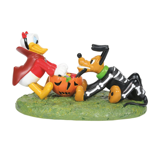 Disney Village Halloween Accessories Donald and Pluto's Tussle Figurine, 2.25 Inch, Multicolor
