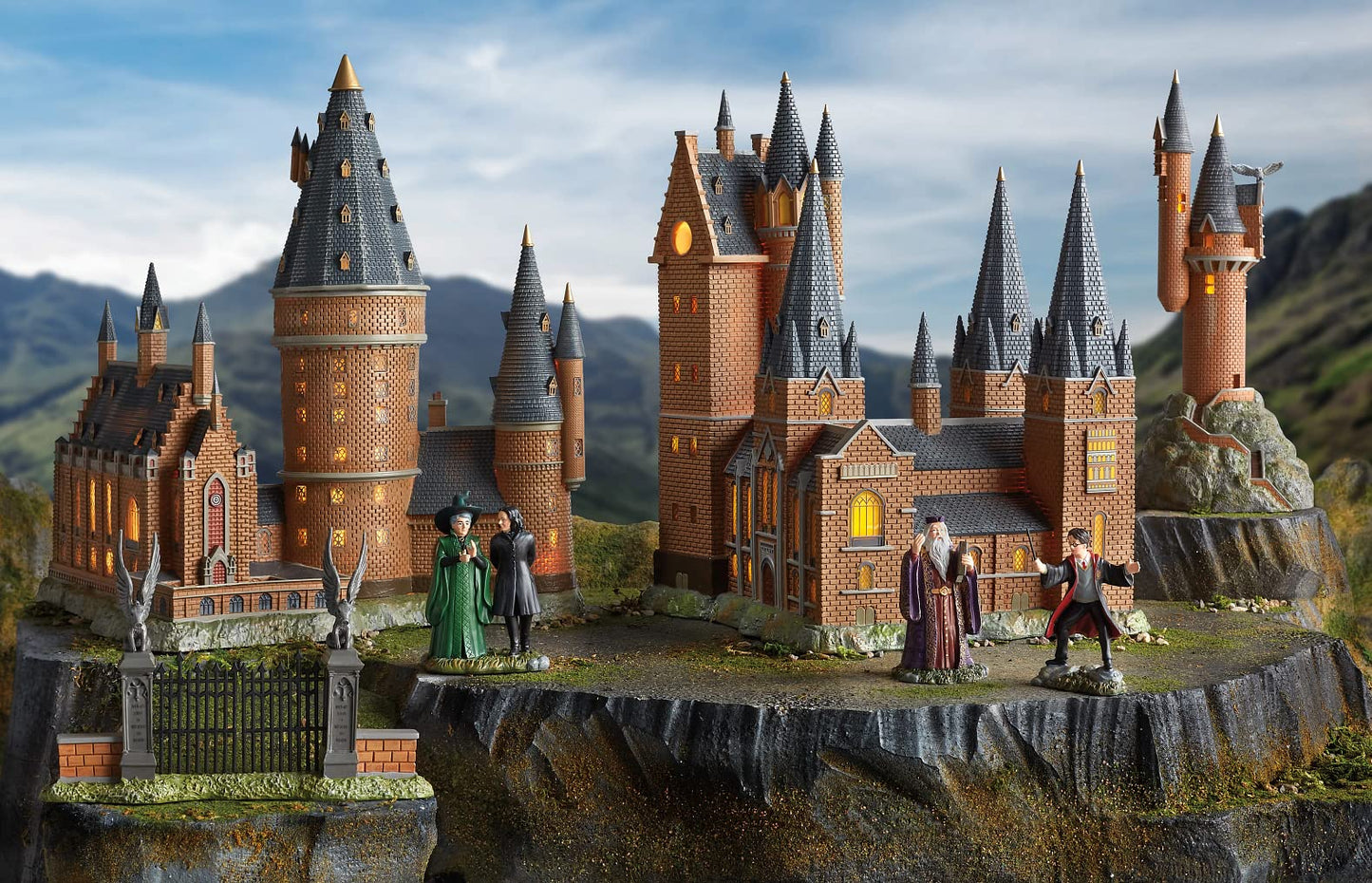 Harry Potter Village Accessories Hogwart's Gate Figurine, 4.75 Inch, Multicolor