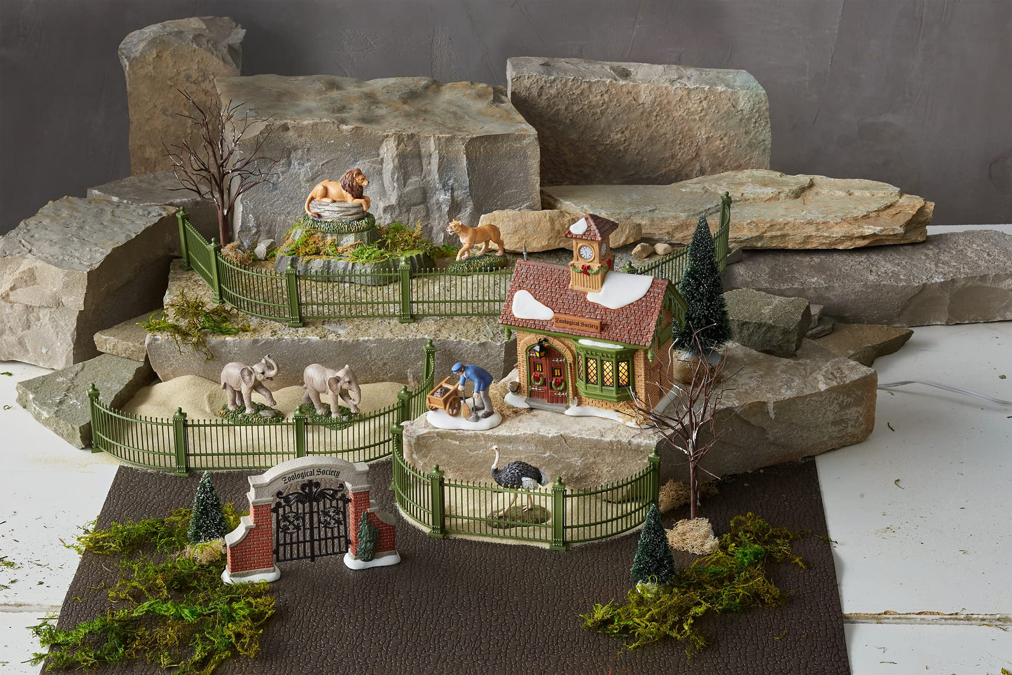 Dickens Village Accessories Zoological Gardens Lions Figurine Set, 2.3 and 2.2 Inch, Multicolor