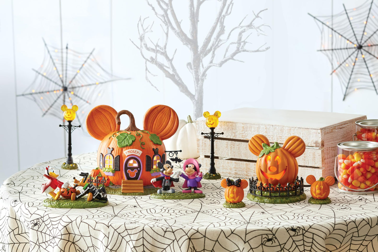 Disney Village Halloween Minnie Mouse Pumpkintown House Lit Building, 7.76 Inch, Multicolor