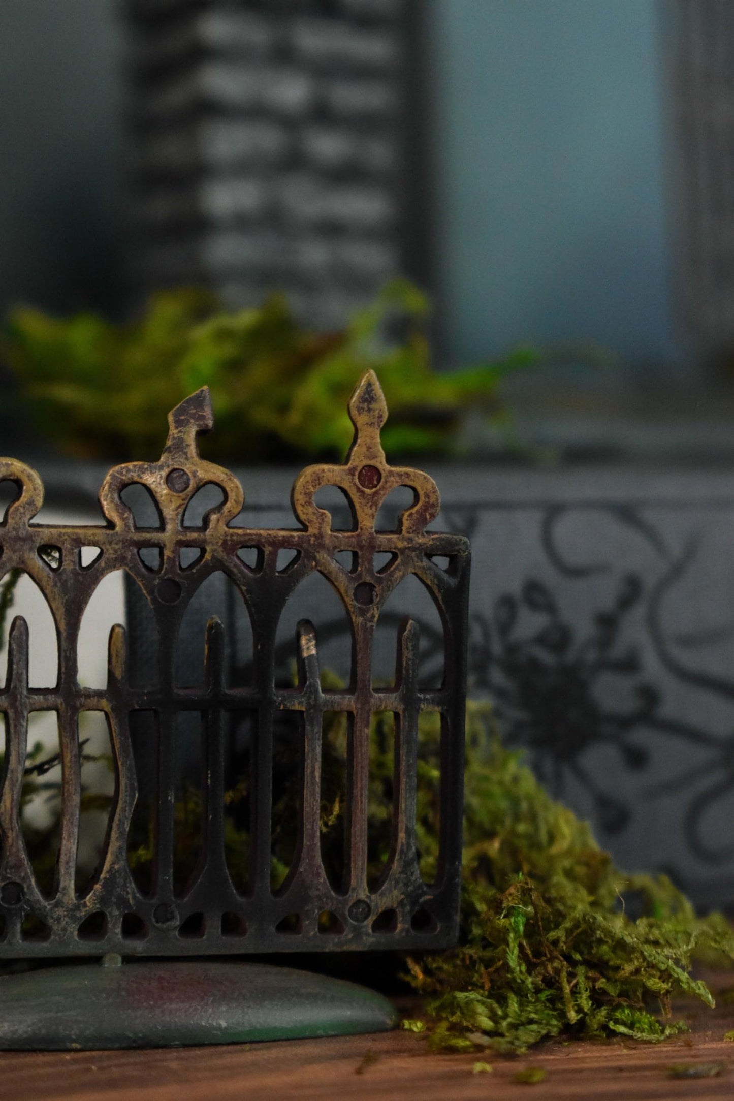 Halloween Accessories for Village Collections Mini Spooky Wrought Iron Gate Lit Figurine, 4,53 Inch, Multicolor