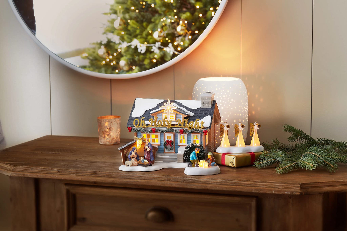 Snow Village Accessories Christmas Eve Preparations Lit Figurine, 2.28 Inch, Multicolor