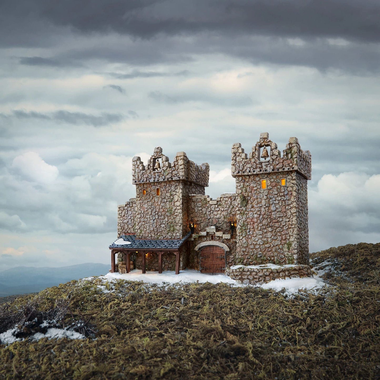 Game of Thrones Village The Castle at Winterfell Lit Building, 7.91 Inch, Multicolor