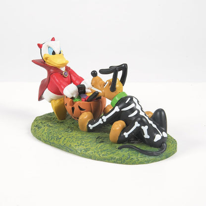 Disney Village Halloween Accessories Donald and Pluto's Tussle Figurine, 2.25 Inch, Multicolor